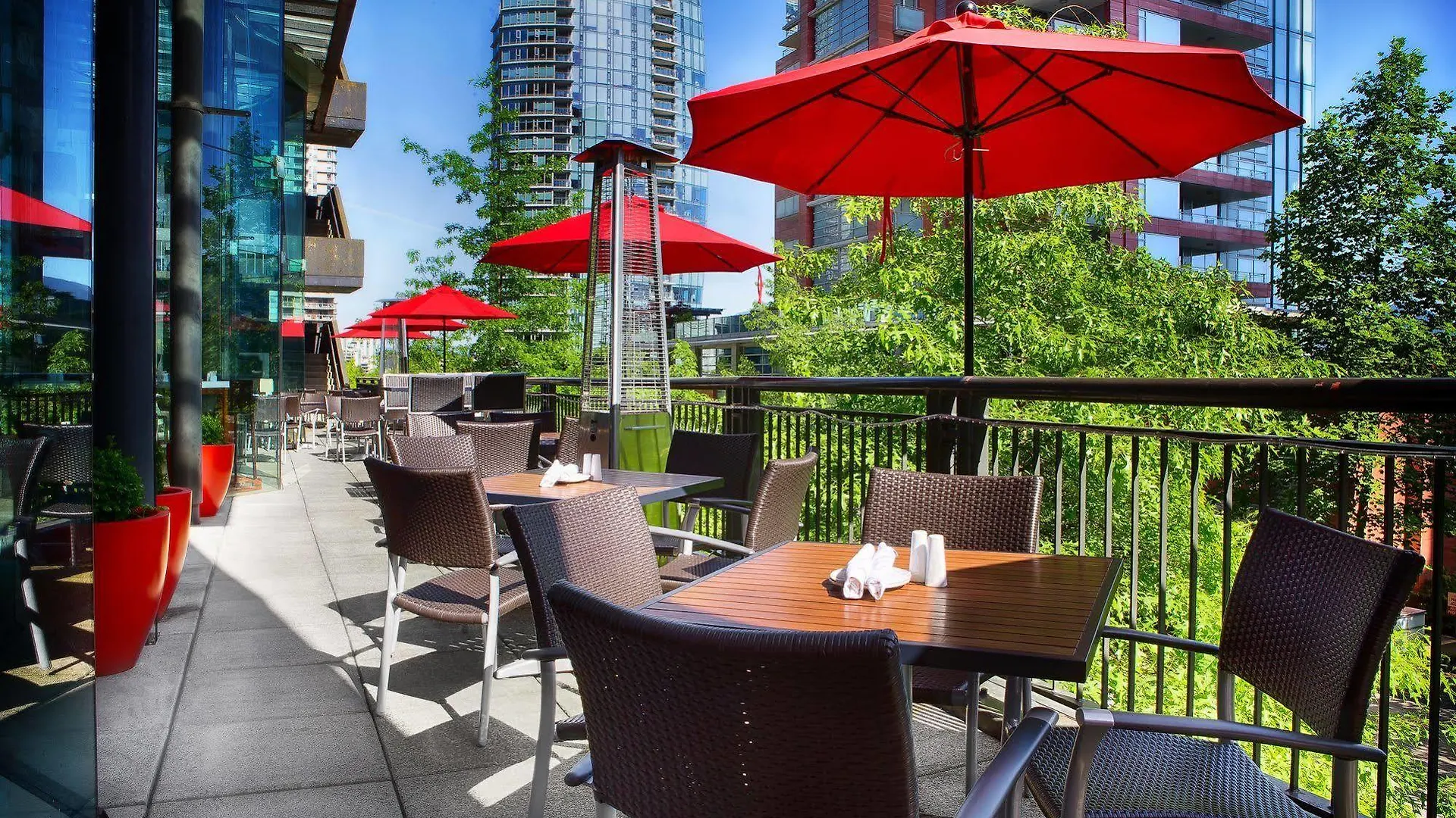 Pinnacle Hotel Harbourfront Vancouver
